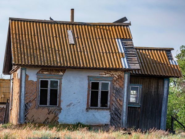 Abandoned house falling down