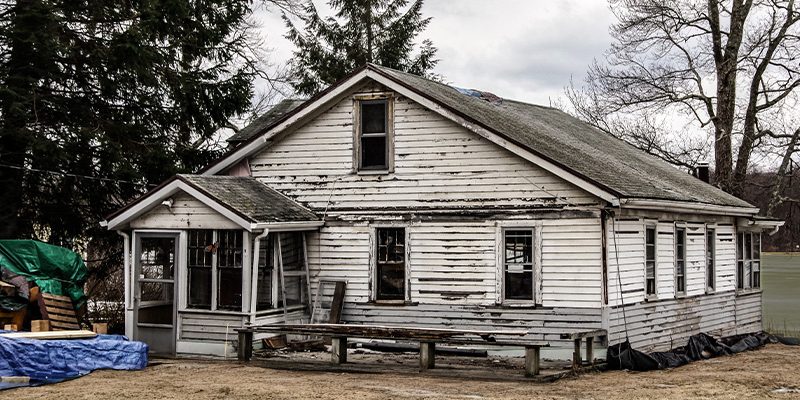 Selling a House with an Old Roof in Florida