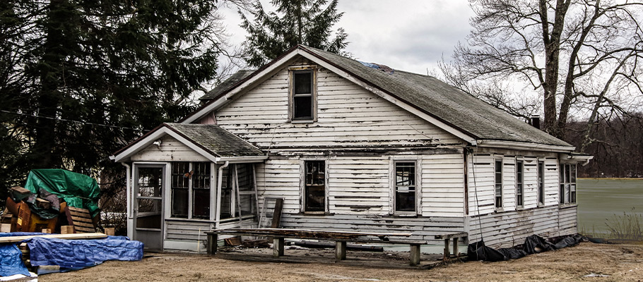 Selling a House with an Old Roof in Florida